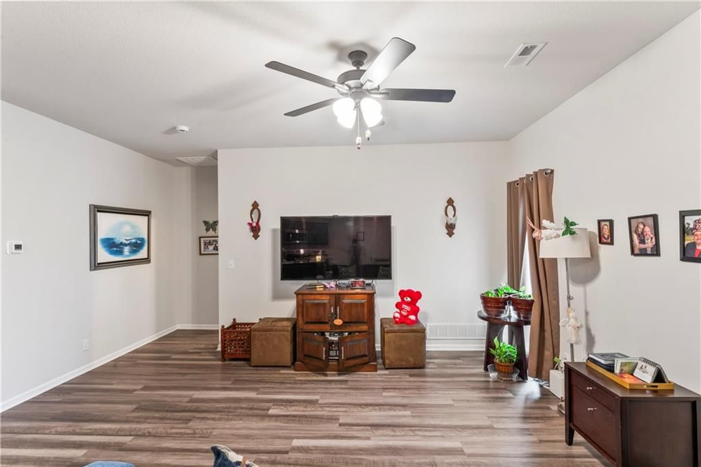 2104 Crestview Place — photo 14