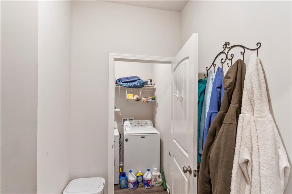 2104 Crestview Place — photo 26