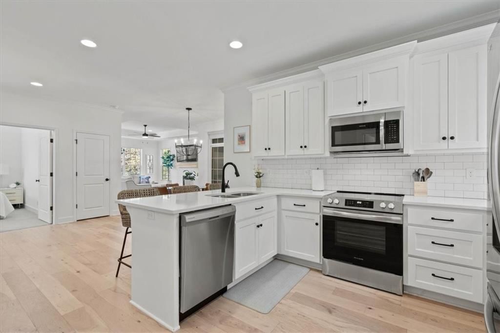 912 E 110th Terrace — photo 11