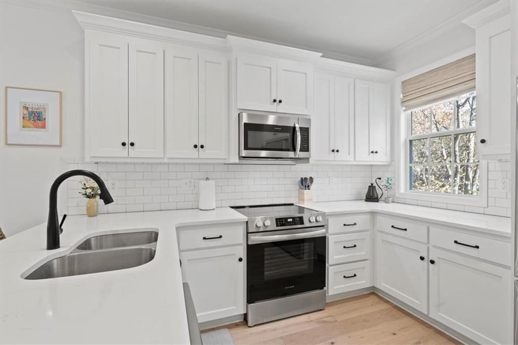 912 E 110th Terrace — photo 12