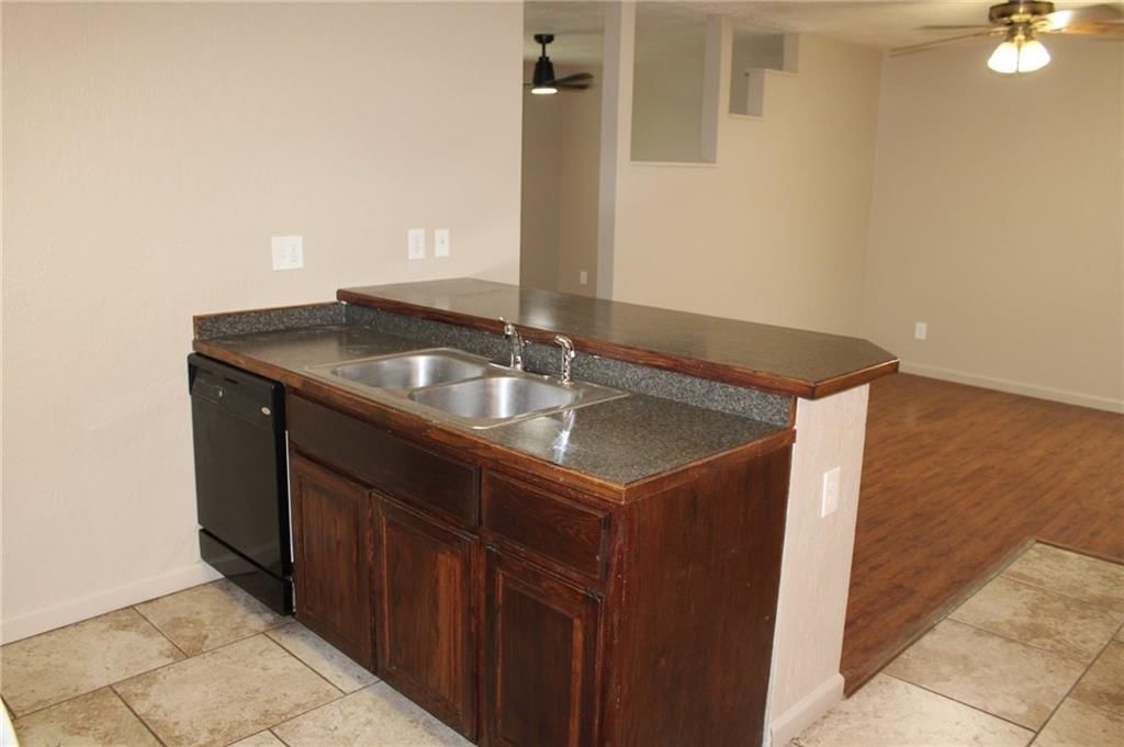 405 E Jackson Street — photo 4