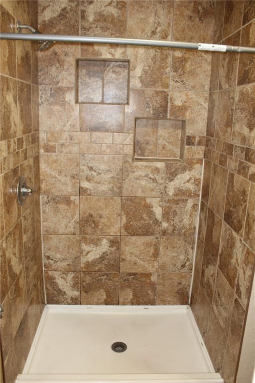 405 E Jackson Street — photo 8