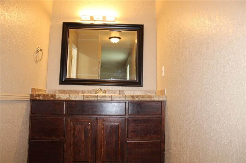405 E Jackson Street — photo 10