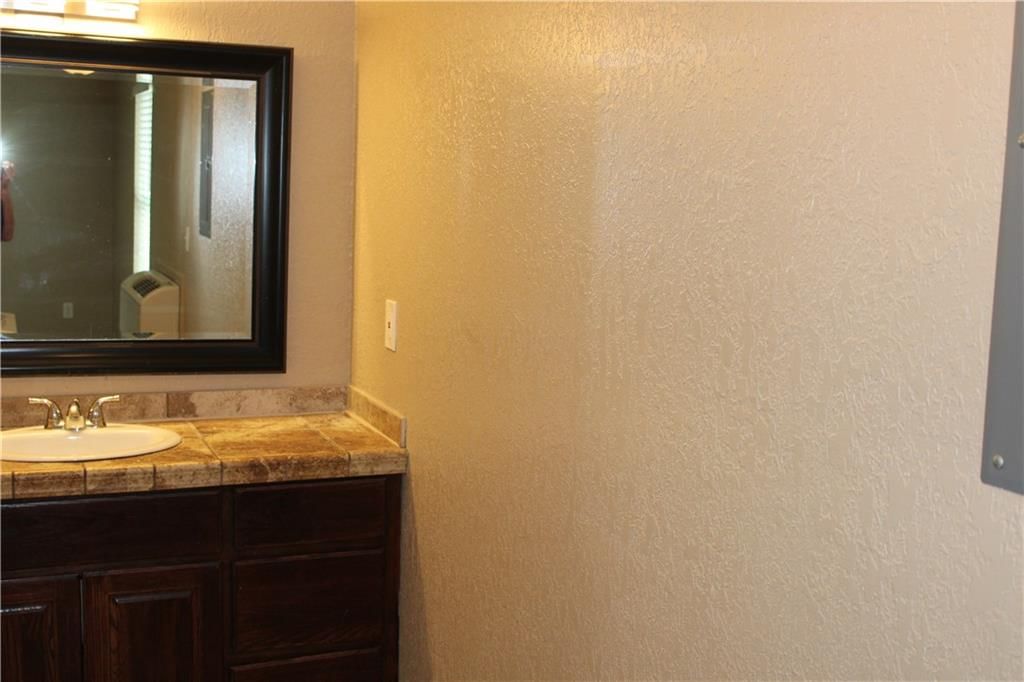 405 E Jackson Street — photo 11