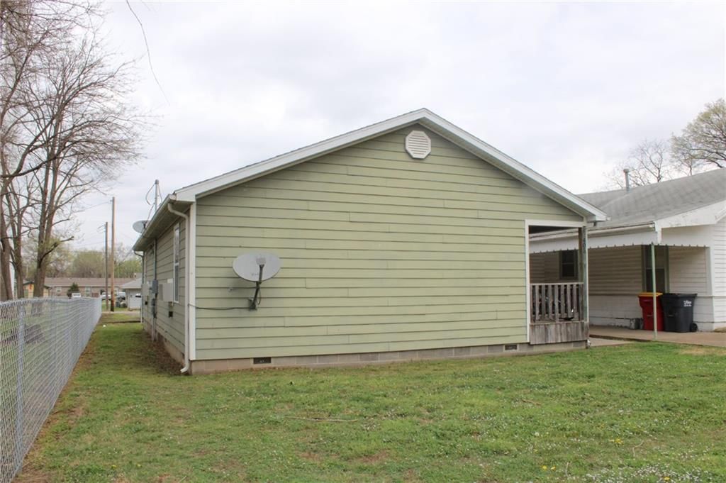 405 E Jackson Street — photo 17