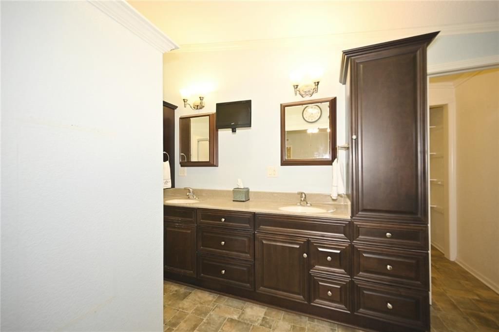 5005 NW Merrimac Avenue — photo 30