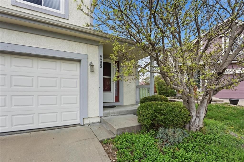8205 NW Bradford Court — photo 3