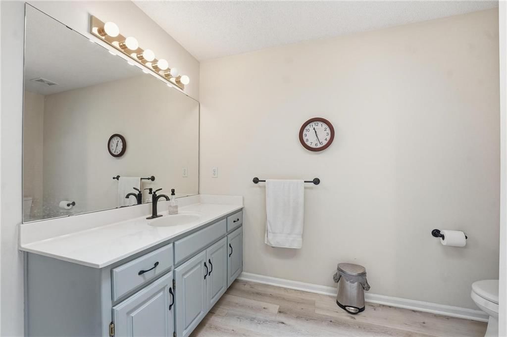 8205 NW Bradford Court — photo 28