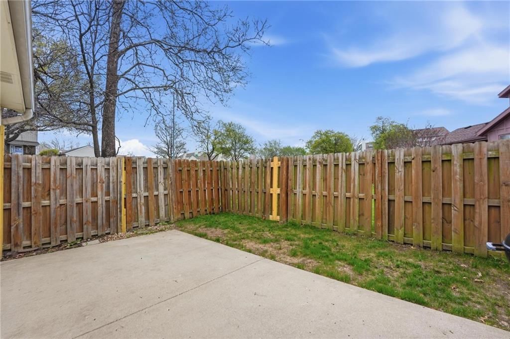 8205 NW Bradford Court — photo 33