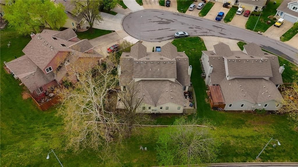 8205 NW Bradford Court — photo 37