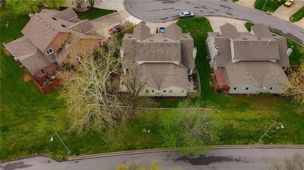 8205 NW Bradford Court — photo 38
