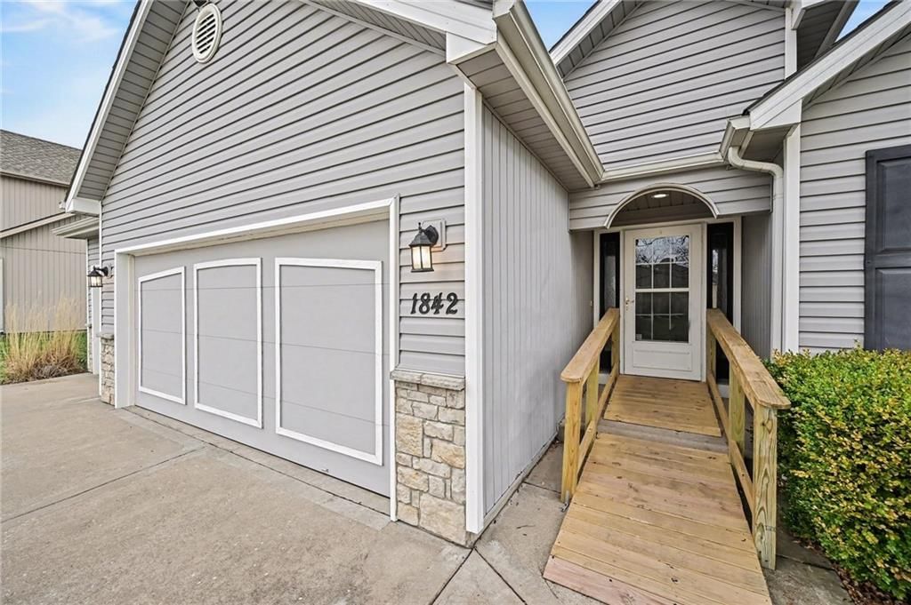1842 White Tail Lane — photo 4