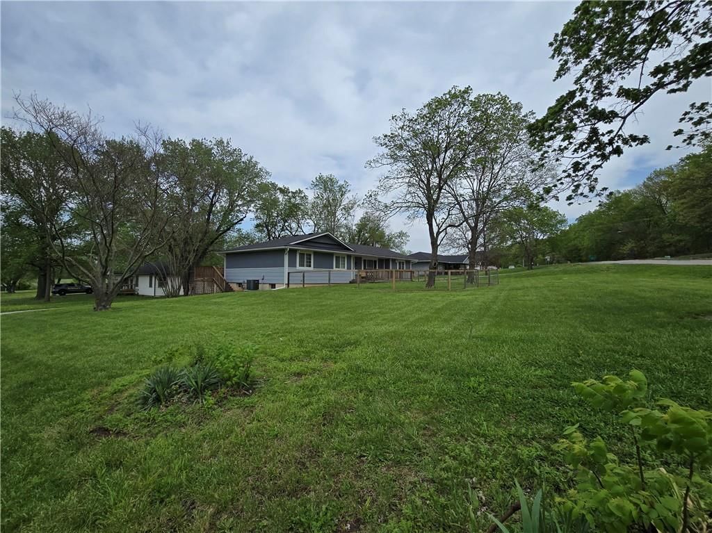 302 N Dement Street — photo 7