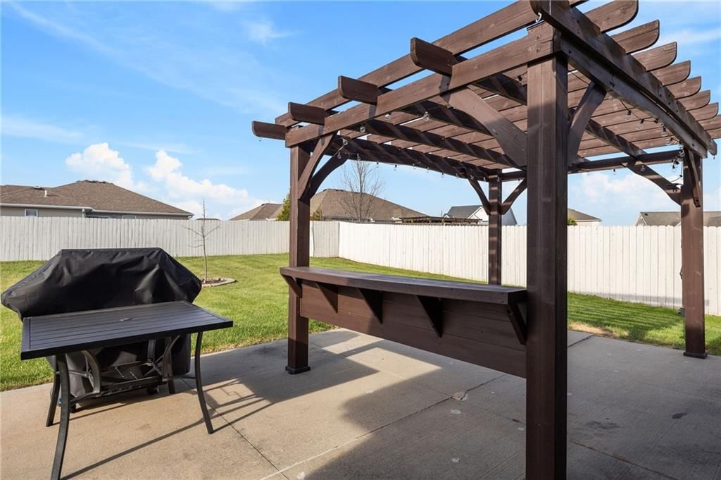 1505 Emerald Way — photo 30