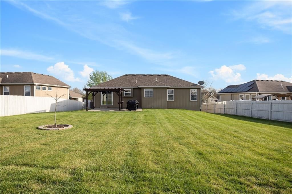 1505 Emerald Way — photo 32