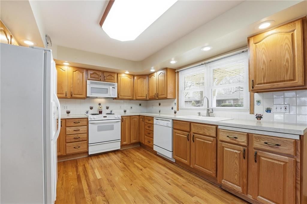 206 NW Woodbine Avenue — photo 6