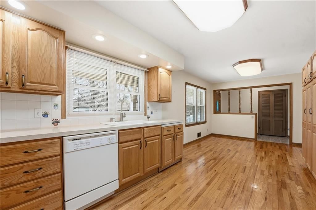 206 NW Woodbine Avenue — photo 8