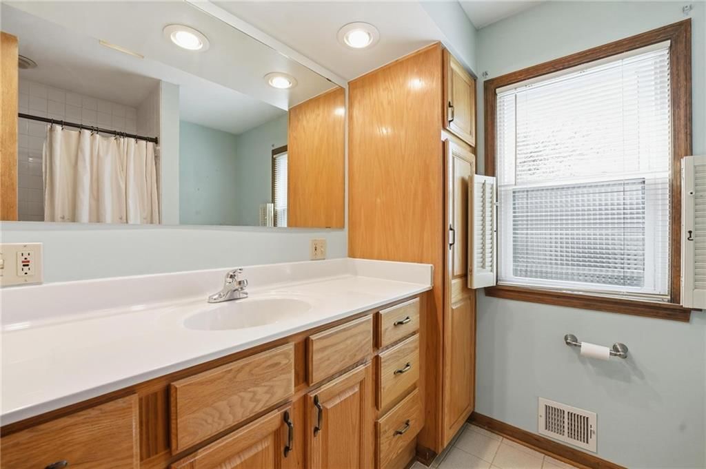 206 NW Woodbine Avenue — photo 23