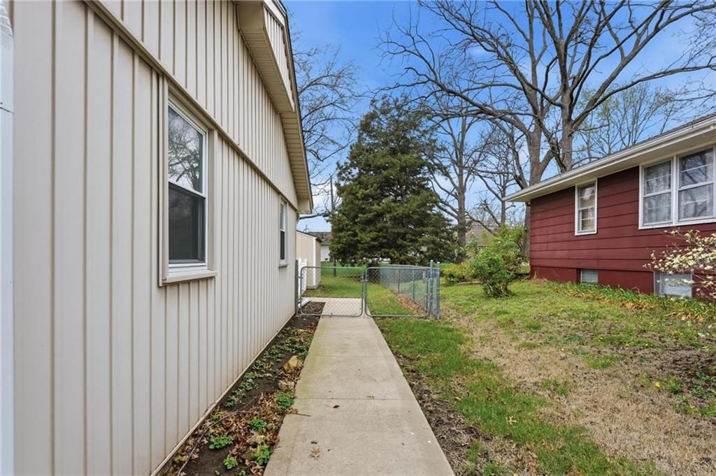 206 NW Woodbine Avenue — photo 28