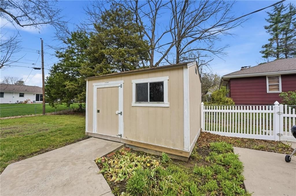 206 NW Woodbine Avenue — photo 30
