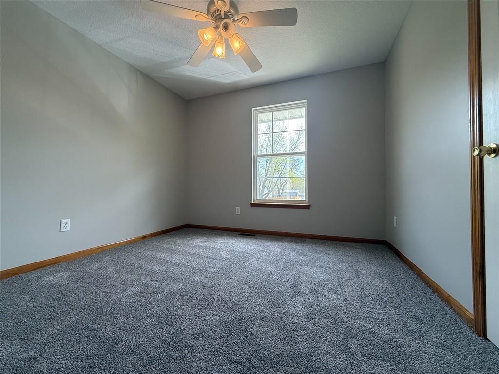 11124 N Locust Street — photo 11