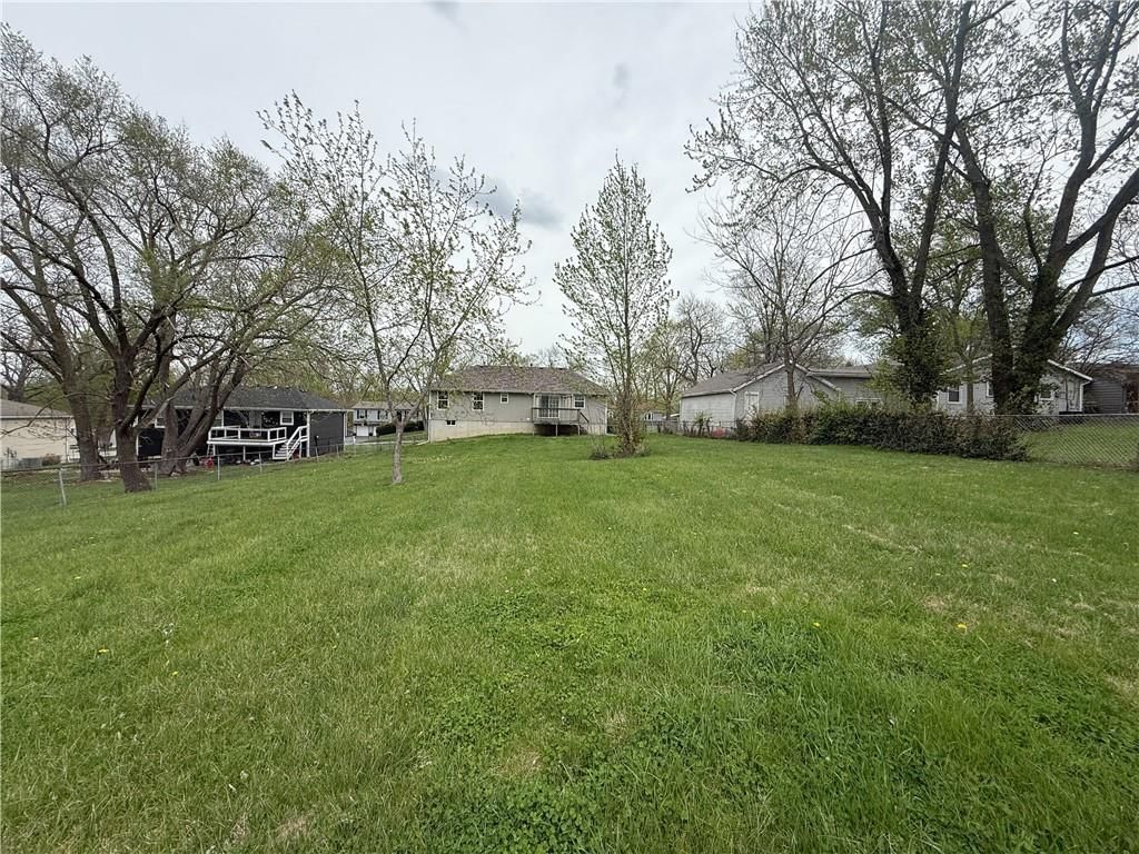 11124 N Locust Street — photo 16