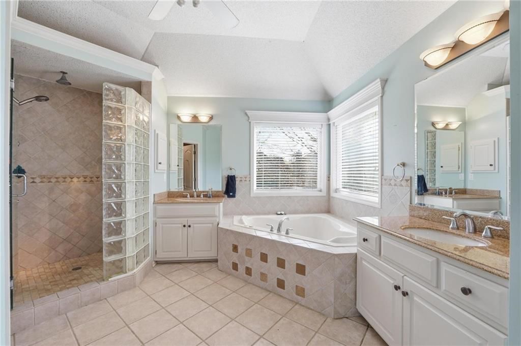 15808 Rosewood Street — photo 32