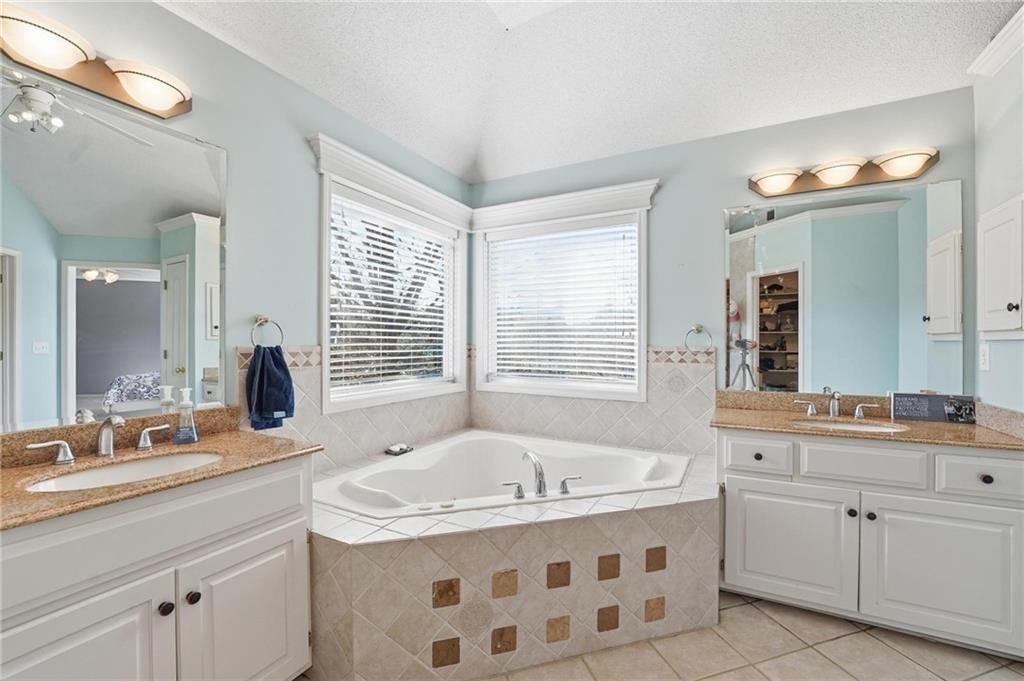 15808 Rosewood Street — photo 34