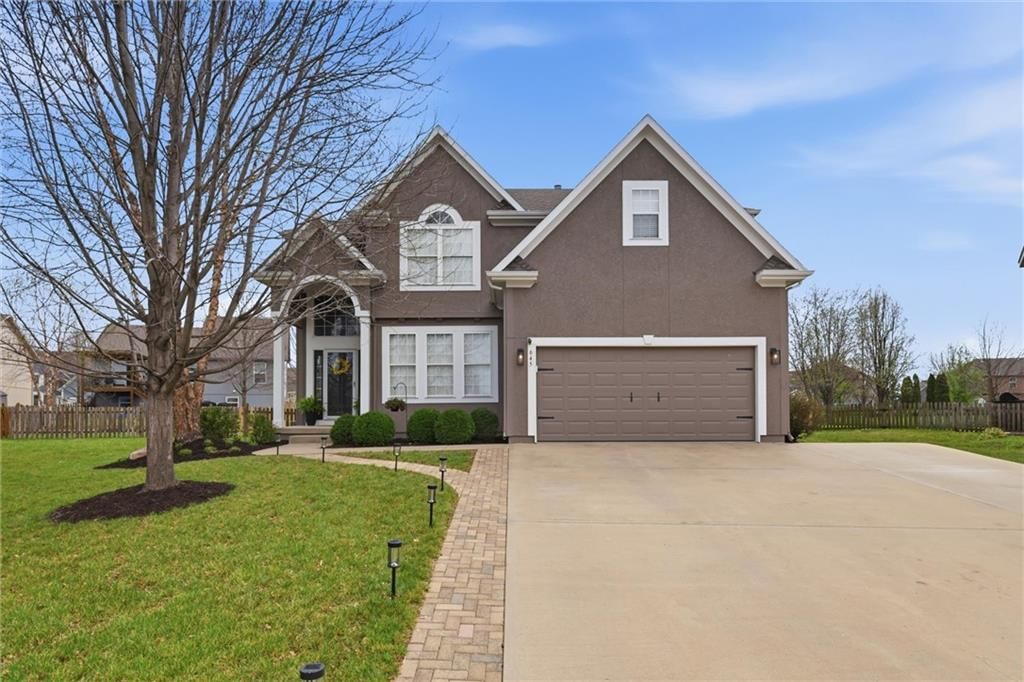 645 N Pine Circle, Gardner, KS