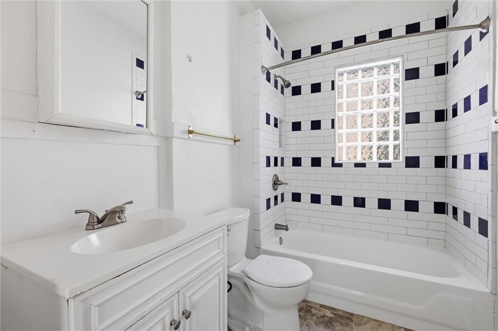 4008 Charlotte Street — photo 24