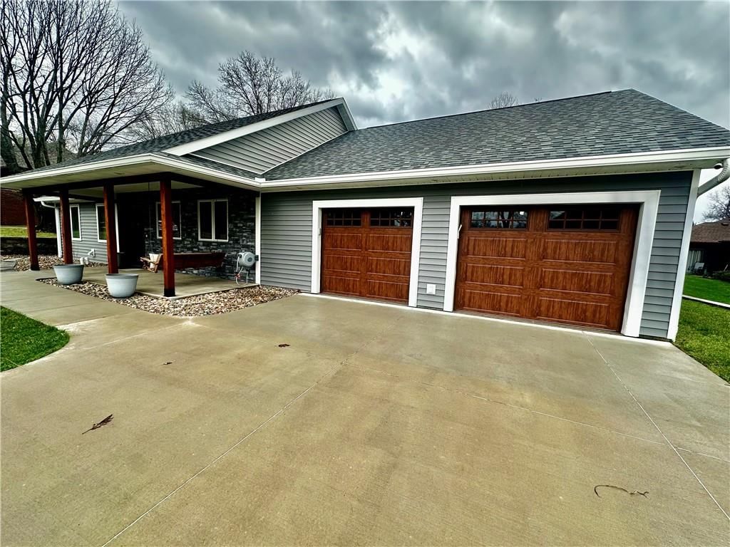 Photo 2 of 59 - 186 N Sunset Drive, Maryville, MO 64468