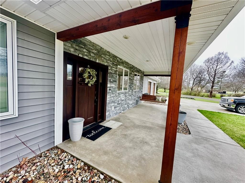 Photo 4 of 59 - 186 N Sunset Drive, Maryville, MO 64468