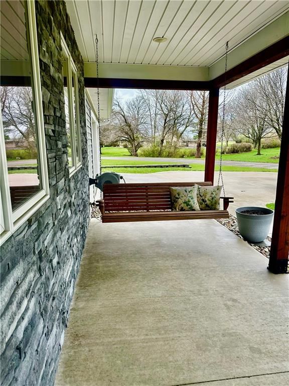 Photo 5 of 59 - 186 N Sunset Drive, Maryville, MO 64468