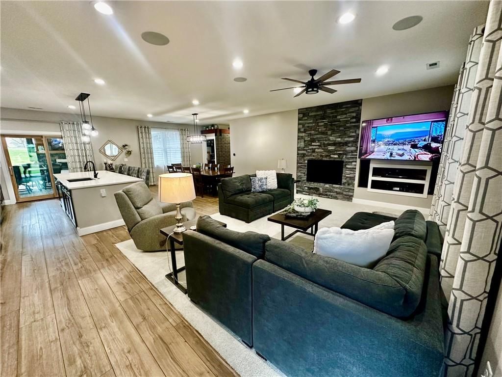 Photo 8 of 59 - 186 N Sunset Drive, Maryville, MO 64468