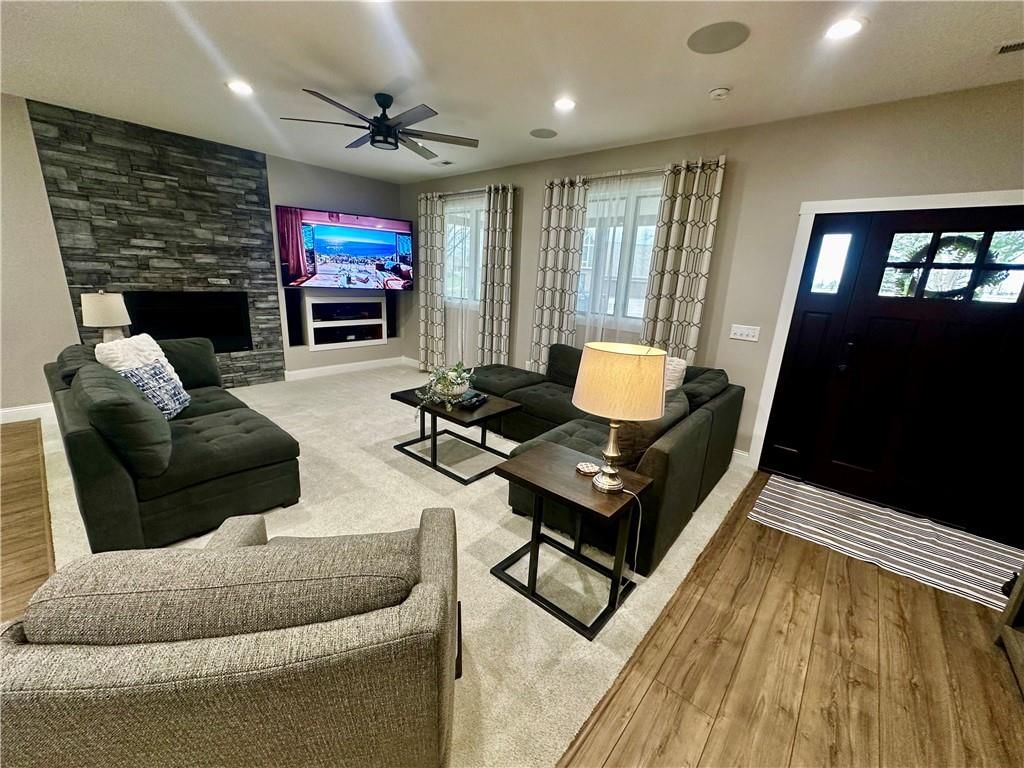 Photo 9 of 59 - 186 N Sunset Drive, Maryville, MO 64468