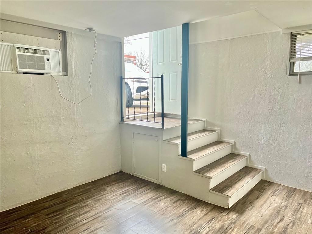 314 S Russell Street — photo 8
