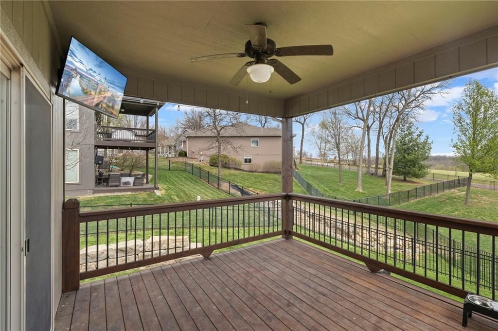 1021 SE Carmine Court — photo 3