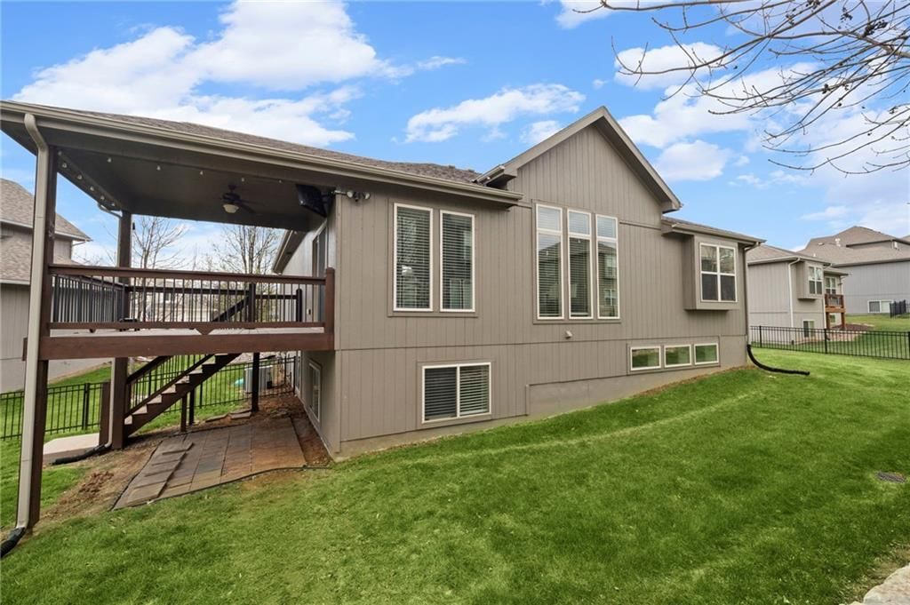 1021 SE Carmine Court — photo 35