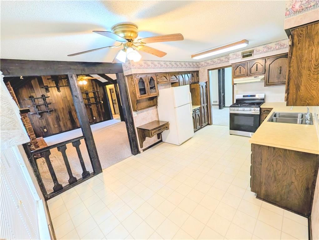104 London Way — photo 9