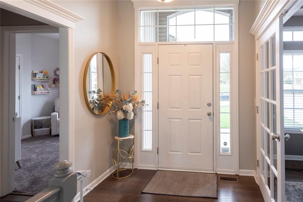 8544 N Ava Avenue — photo 2