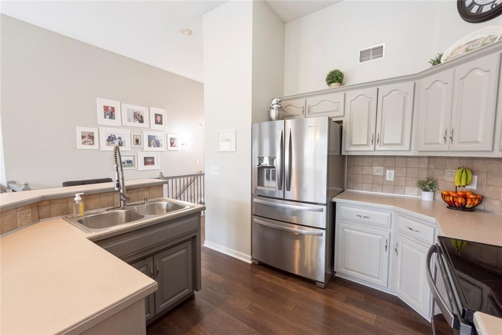 8544 N Ava Avenue — photo 4