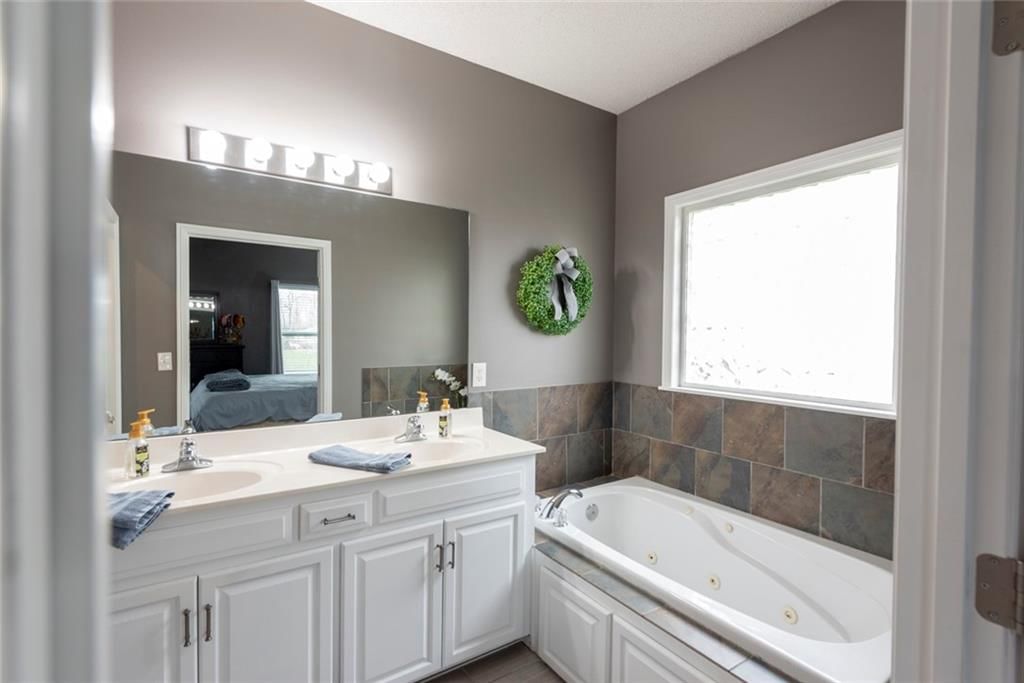 8544 N Ava Avenue — photo 12