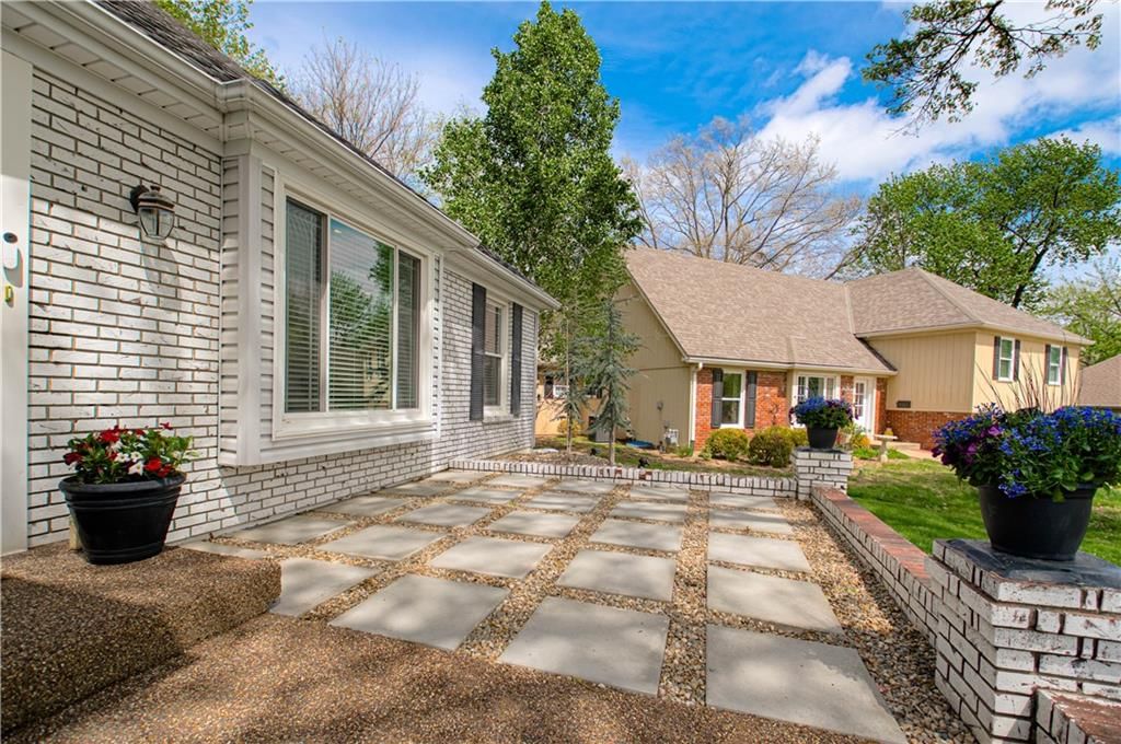 7626 canterbury Drive — photo 4