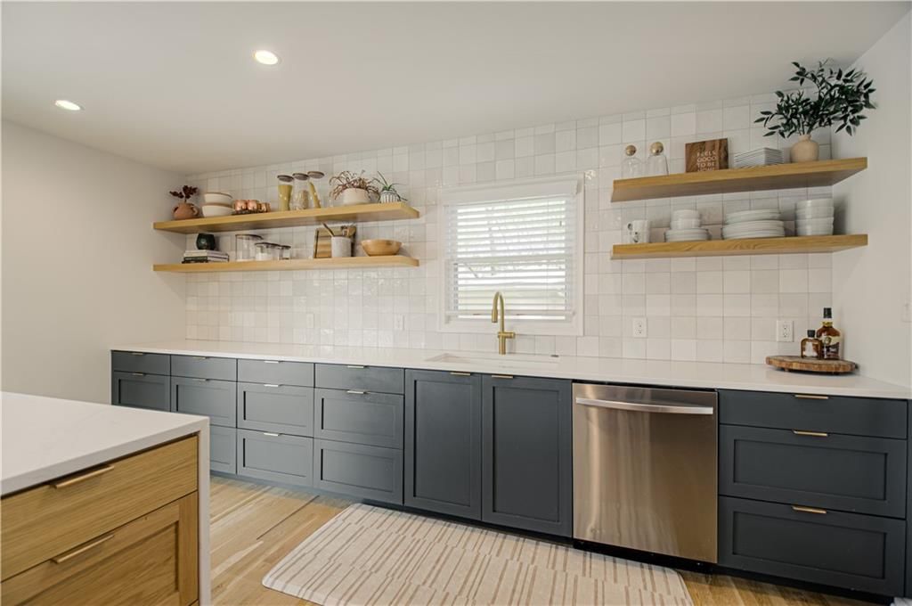 7626 canterbury Drive — photo 13