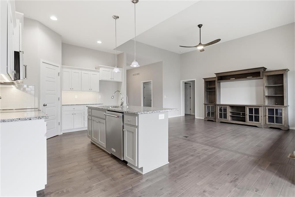 1060 N Sumac Street — photo 13