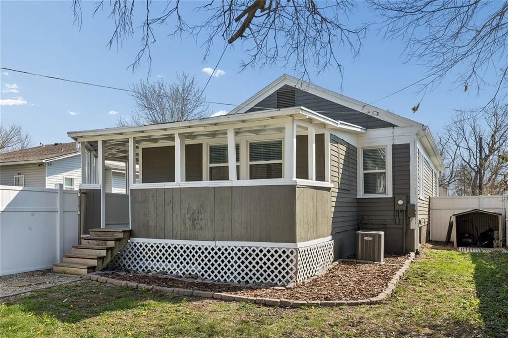 528 S Hardy Avenue — photo 33