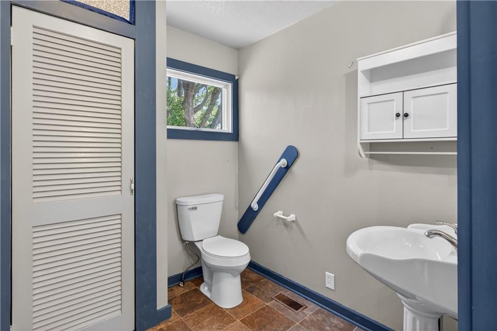 612 W Cherry Street — photo 23