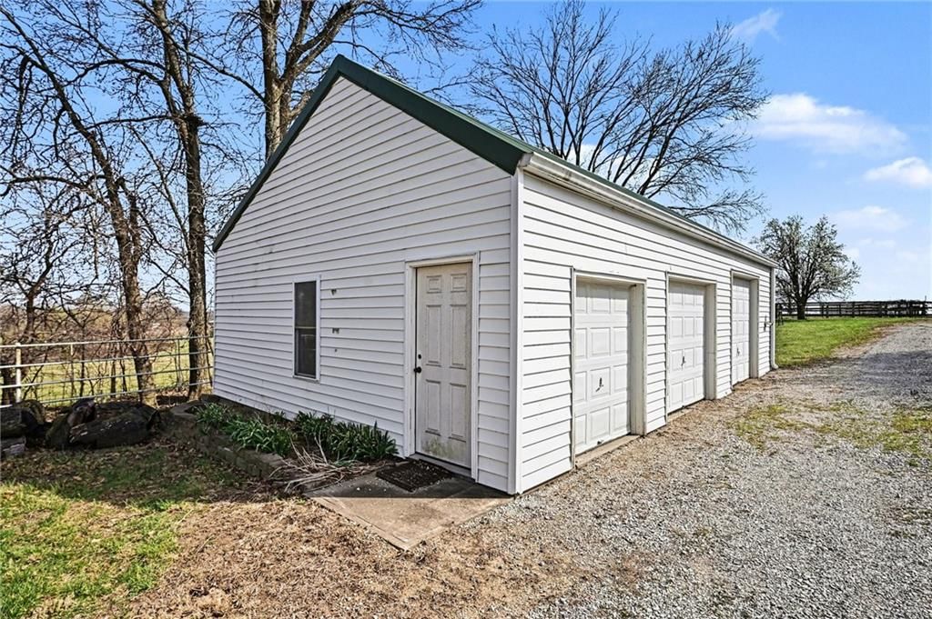 6409 Clinton County Line Road — photo 32