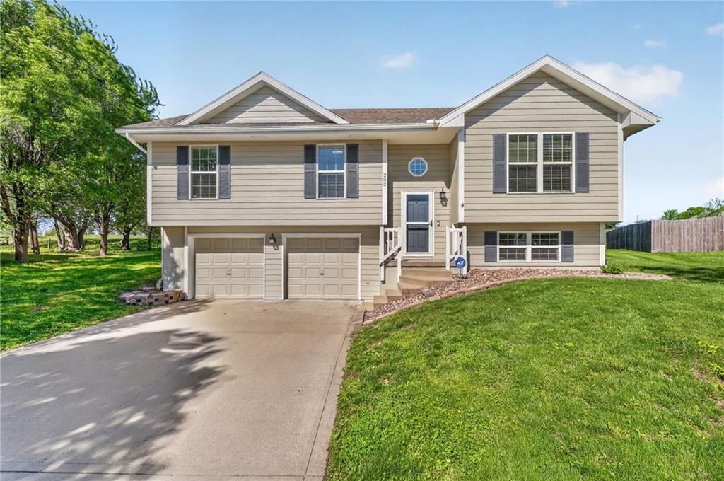 202 E 22nd Street, Kearney, MO