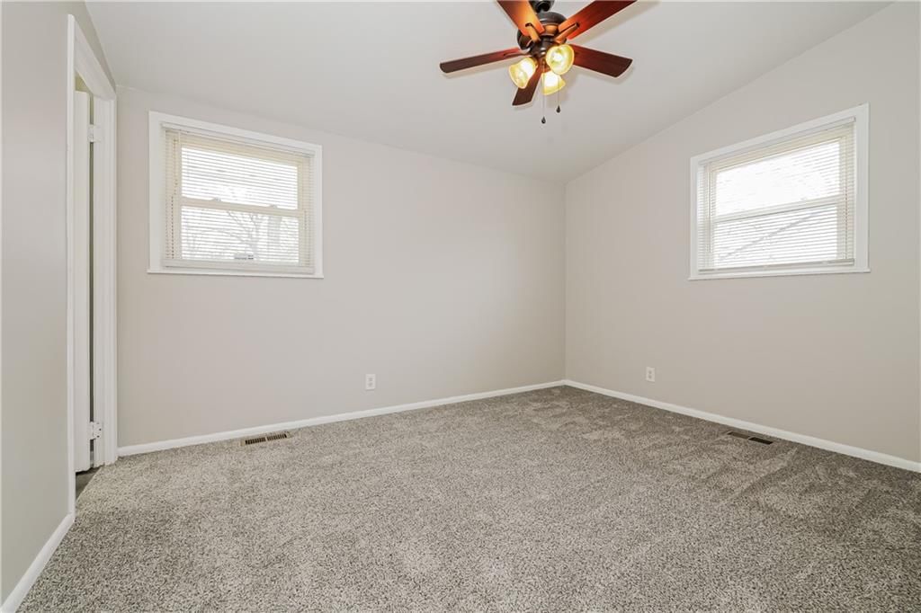 9411 Farley Avenue — photo 10